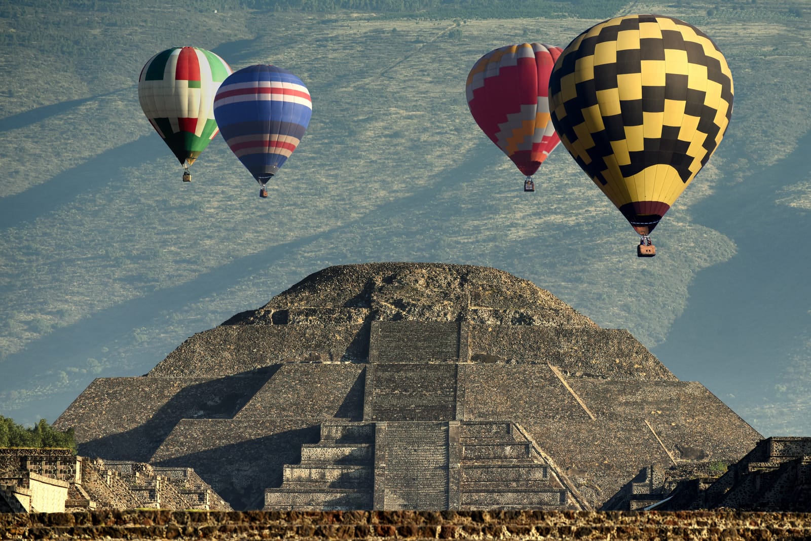 Hot-air balloons over a pyramid at Teotihuacán